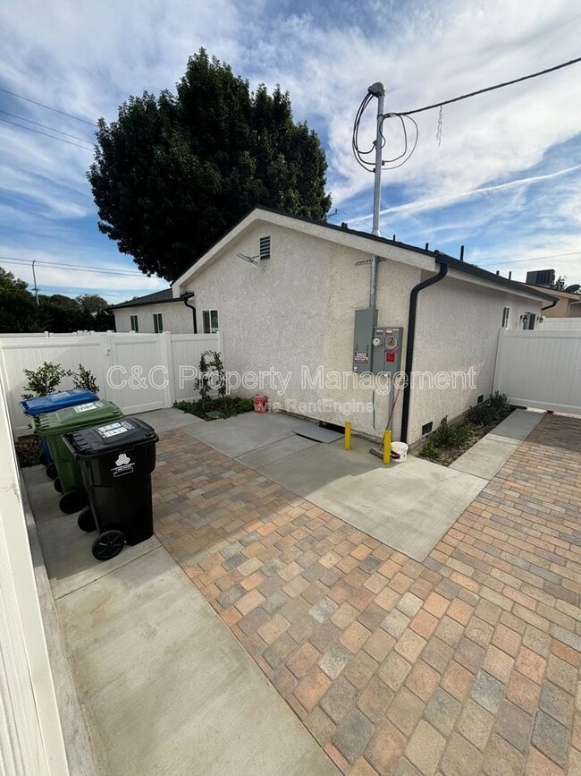 18110 Gault St in Los Angeles, CA - Building Photo - Building Photo