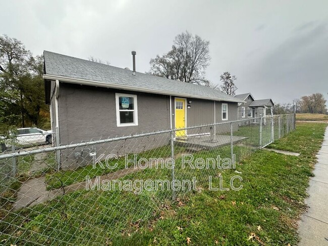 1200 East 23rd St S in Independence, MO - Foto de edificio - Building Photo