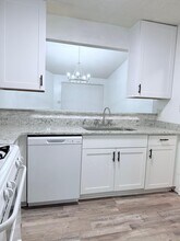 1210 Oakplace Dr SW, Unit A in Marietta, GA - Foto de edificio - Building Photo