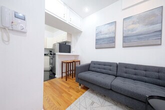 310 E 103rd St, Unit SI ID1032007P in New York, NY - Building Photo - Building Photo