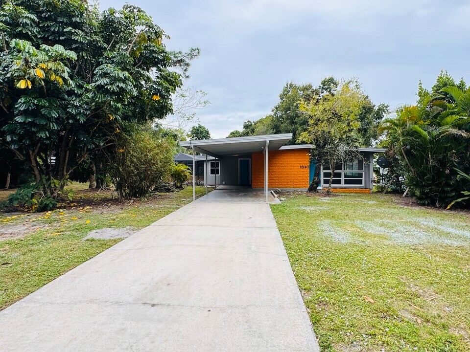 1840 Maple Ave in Ft. Myers, FL - Foto de edificio