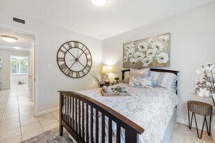 Topaz Grove in Tallahassee, FL - Building Photo