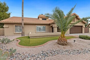 5735 E Campo Bello Dr in Scottsdale, AZ - Building Photo