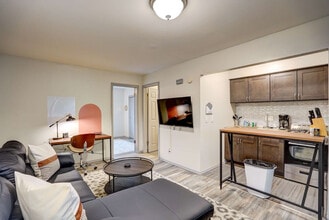 407 S 94th Pl, Unit ID1377407P in Milwaukee, WI - Foto de edificio - Building Photo