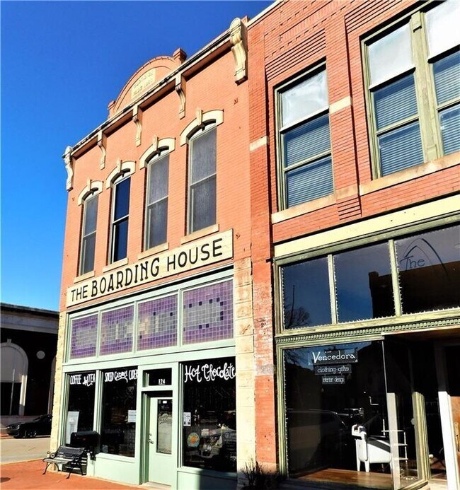 124 W Oklahoma Ave-Unit -D in Guthrie, OK - Building Photo - Building Photo