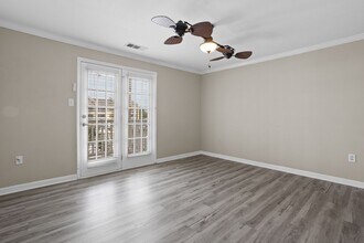 2421 Beachview Dr in Ocean Springs, MS - Foto de edificio - Building Photo