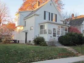 1714 17th Ave in Moline, IL - Building Photo