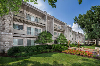 Riverside Plaza Apartments in Oxon Hill, MD - Building Photo - Building Photo