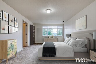 5013 S View Point Ter in Portland, OR - Building Photo - Building Photo