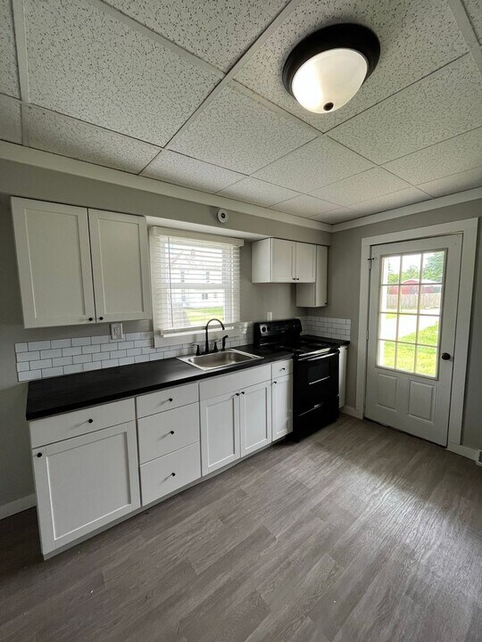1 5th St-Unit -21 5th Street in Roseville, OH - Building Photo