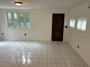 262 NE 96th St in Miami Shores, FL - Foto de edificio - Building Photo