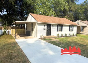 1353 Wells Station Rd in Memphis, TN - Building Photo - Building Photo