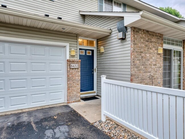 8432 Cortland Rd in Eden Prairie, MN - Building Photo - Building Photo