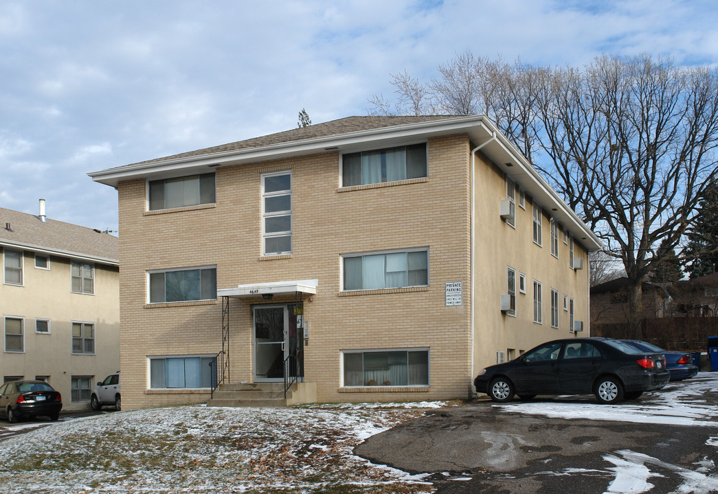 4649 University Ave NE in Columbia Heights, MN - Building Photo