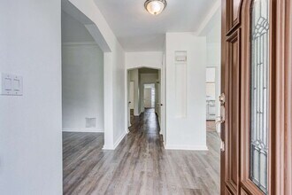 1217 S Longwood Ave in Los Angeles, CA - Building Photo - Building Photo