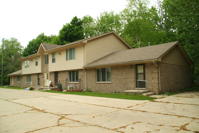 1010 Fruit St in Algonac, MI - Building Photo - Building Photo