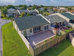 12031 SW 110th St Cir E in Miami, FL - Building Photo - Building Photo