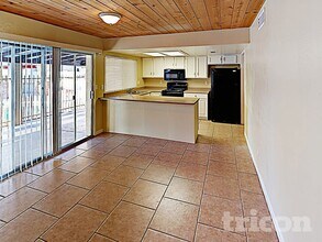 927 W Kiva Ave in Mesa, AZ - Foto de edificio - Building Photo