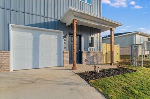 6812 Memphis in Bentonville, AR - Building Photo