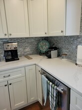 51 Jackson St, Unit D in Newton, MA - Building Photo - Building Photo