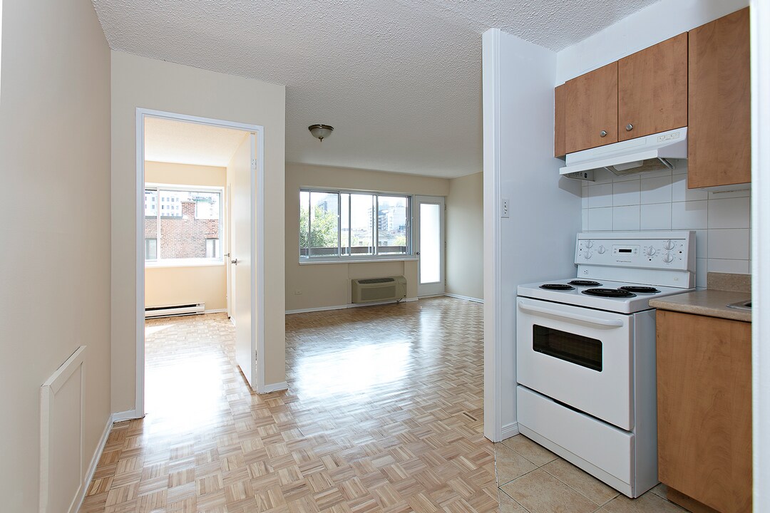 The Ramezay in Montréal, QC - Building Photo