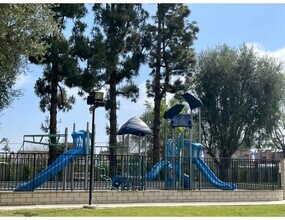 19756 Kingswood Ln in Huntington Beach, CA - Building Photo - Building Photo