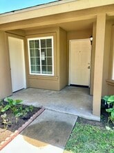 320 Meadow Ln in Kingsburg, CA - Building Photo - Building Photo
