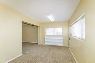 2364 Chateau Dr in Roy, UT - Building Photo - Building Photo