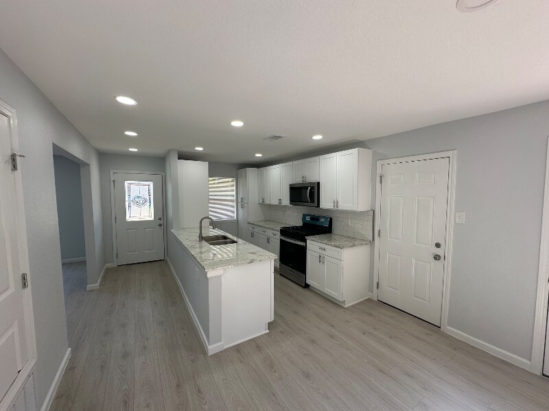 629 W Mimosa St in Angleton, TX - Building Photo