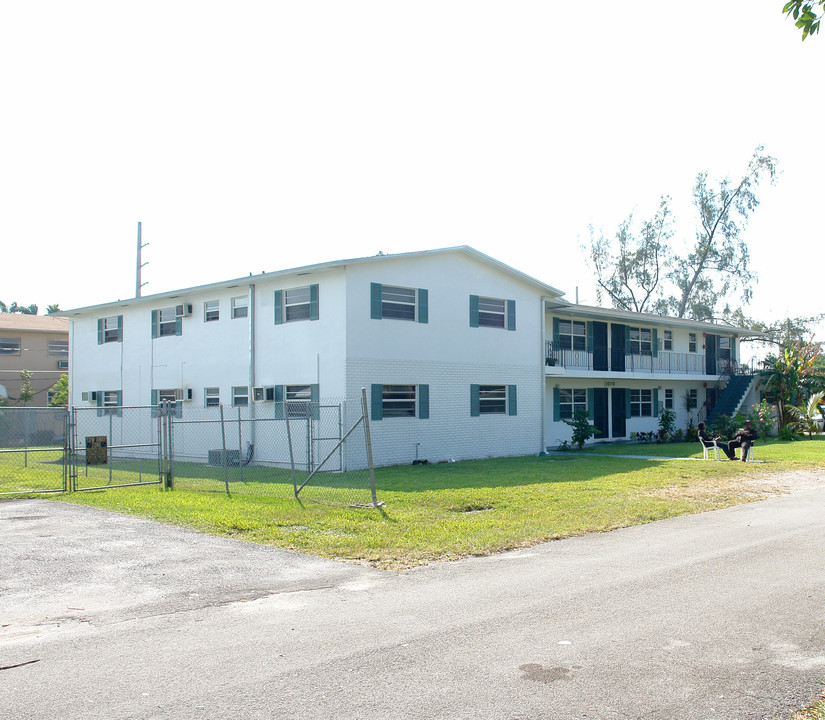 1070 NW 95th Ter in Miami, FL - Foto de edificio