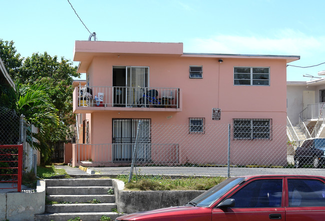 1418 SW 3rd St in Miami, FL - Foto de edificio - Building Photo