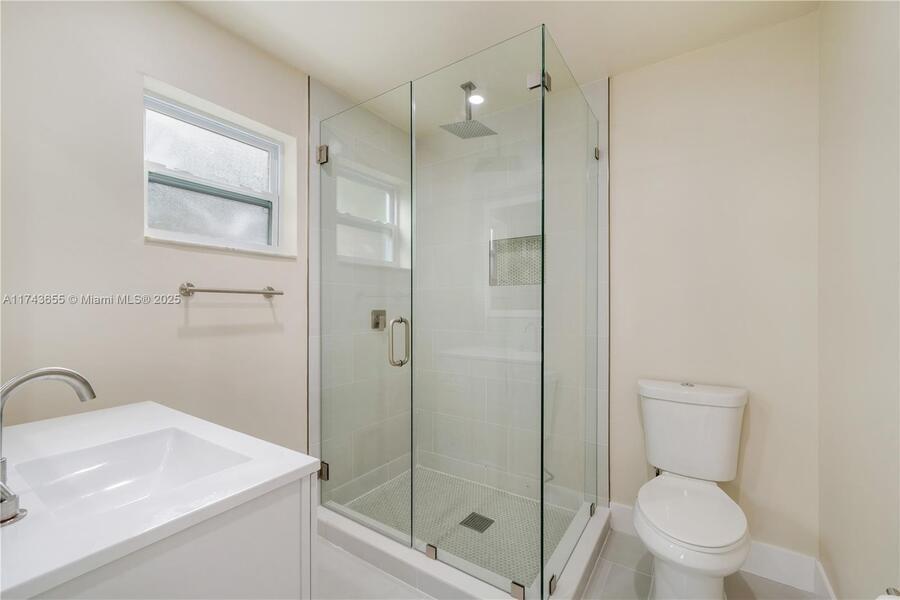 3380 NE 13th Ave in Oakland Park, FL - Building Photo