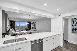 2780 NE 183rd St, Unit 1705 in Aventura, FL - Building Photo