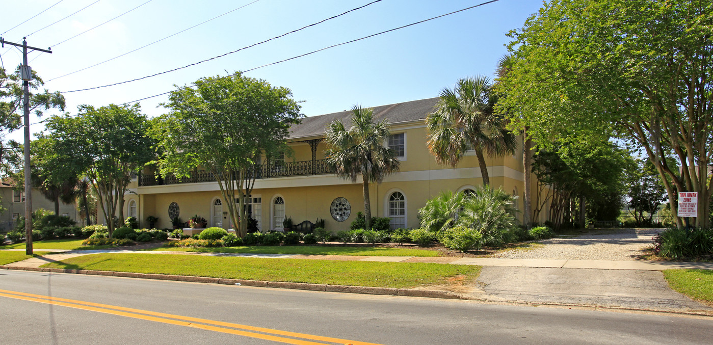 Pi Phi in Tallahassee, FL - Building Photo