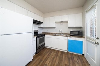 13721 Brookgreen Cir in Dallas, TX - Building Photo - Building Photo