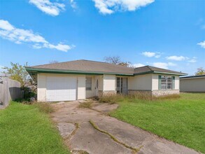 1114 W 11th St in Freeport, TX - Building Photo - Building Photo