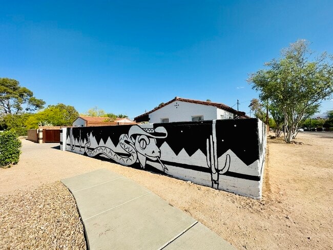 property at 1145 E 10th St