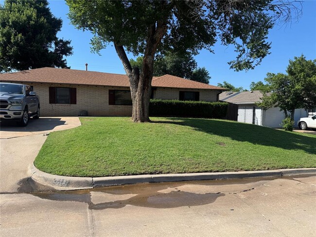 211 Bluebird Dr in Midwest City, OK - Building Photo - Building Photo