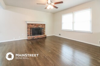 614 NW Fair Ln in Lee's Summit, MO - Building Photo - Building Photo