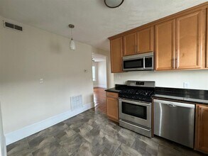 65 Conwell Ave, Unit 3 in Somerville, MA - Building Photo - Building Photo