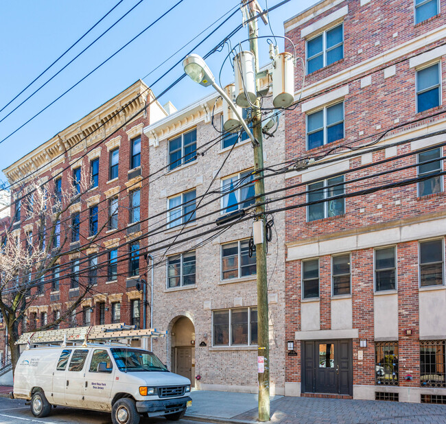 81 Jefferson St in Hoboken, NJ - Building Photo - Building Photo