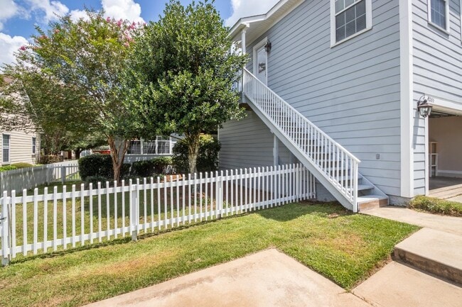 property at 3253 Stanhope Dr