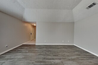 16358 Maplemont Dr in Houston, TX - Building Photo - Building Photo