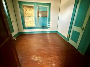 202 S Magnolia St in Highlands, TX - Building Photo - Building Photo