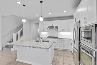 11 Barnes Rd in Tustin, CA - Building Photo - Building Photo