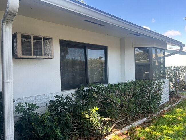 5851 NE 18th Ave, Unit 1 in Fort Lauderdale, FL - Building Photo - Building Photo