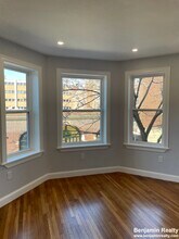 3 Alton Pl, Unit 2 in Brookline, MA - Foto de edificio - Building Photo