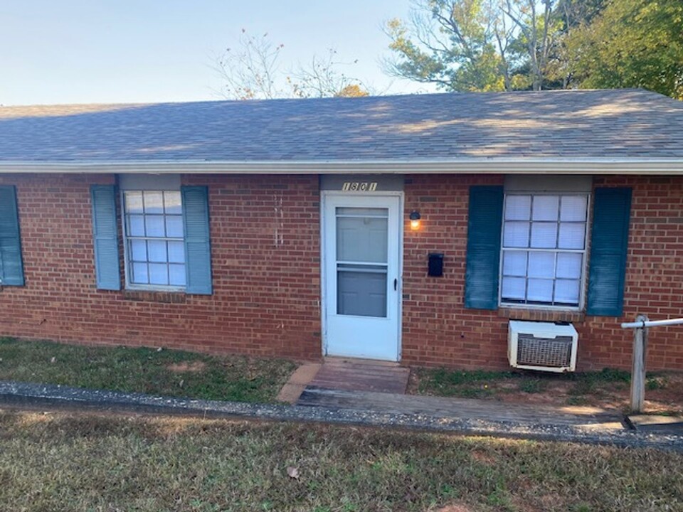 1801 Orchard St in Greensboro, NC - Building Photo