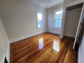 4 Grafton St, Unit 3 in Boston, MA - Building Photo - Building Photo