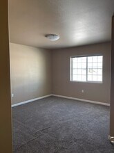 1970 Sunlit Fields Ct in North Pole, AK - Building Photo - Building Photo